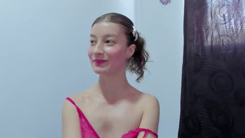 Snapshot of miavolkova_ chatting on 09-17-25, 04:52 Chloe online show from 09-17-25, 04:52