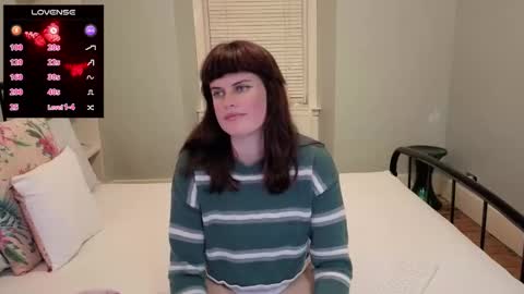 Mia  online show from 11-30-25, 09:52