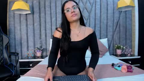 Mia online show from 10-16-25, 07:15