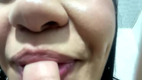 Snapshot of miawhithee chatting on 10-14-25, 12:33 Ma Whithe online show from 10-14-25, 12:33