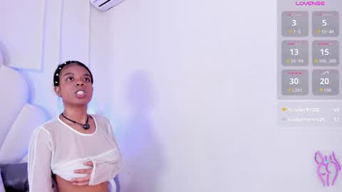 Snapshot of miawiills chatting on 07-15-26, 08:14 Mia online show from 07-15-26, 08:14