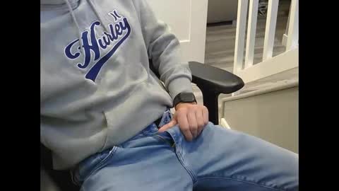 Snapshot of mic6969mic chatting on 11-19-25, 03:23 mic6969mic online show from 11-19-25, 03:23