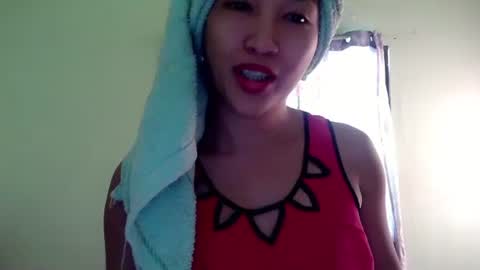 My name is Kel 18. 53 short and petite... online show from 01-01-25, 01:04