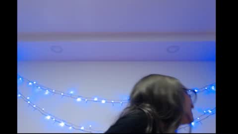 Snapshot of michell_bunny13 chatting on 02-18-26, 03:13 Michell online show from 02-18-26, 03:13