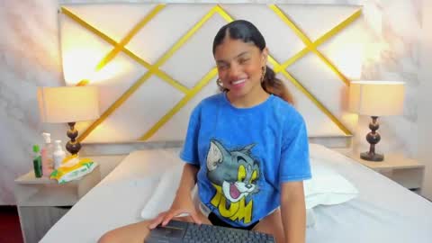 Snapshot of michellebronx chatting on 06-02-26, 11:45 michellebronx online show from 06-02-26, 11:45