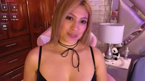 Michelle Foxx online show from 12-17-25, 04:35