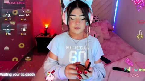 Snapshot of michellevanss22 chatting on 05-13-26, 04:26 online show from 05-13-26, 04:26