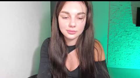 Michellee online show from 10-13-25, 04:18