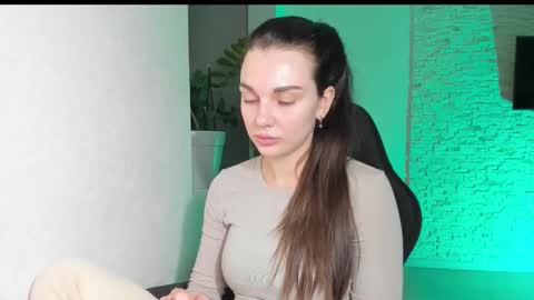 Michellee online show from 10-14-25, 03:57