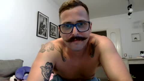 Snapshot of michrobinson chatting on 08-04-26, 10:34 Mich Robinson online show from 08-04-26, 10:34