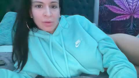 Skye online show from 03-06-25, 04:41