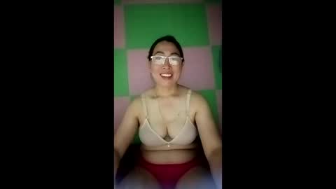 Snapshot of mickye00 chatting on 06-11-26, 01:16 Miky online show from 06-11-26, 01:16