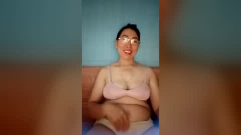 Snapshot of mickye00 chatting on 07-04-26, 02:12 Miky online show from 07-04-26, 02:12