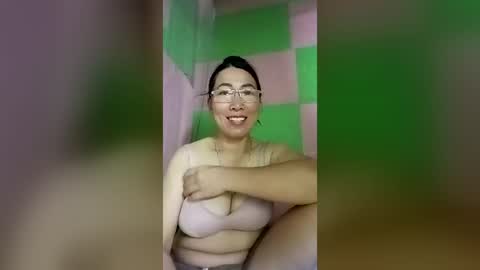 Snapshot of mickye00 chatting on 07-05-26, 02:29 Miky online show from 07-05-26, 02:29