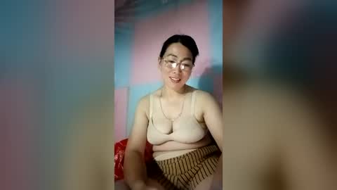 Snapshot of mickye00 chatting on 07-16-26, 02:01 Miky online show from 07-16-26, 02:01
