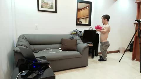 Snapshot of midgettripod1 chatting on 05-05-26, 11:02 Aaron online show from 05-05-26, 11:02