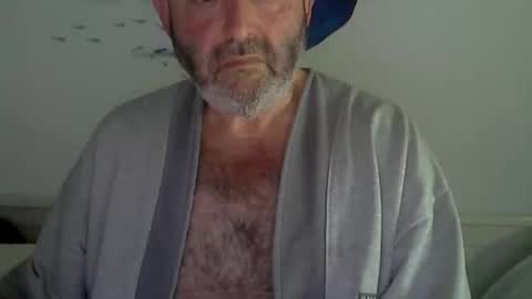 Snapshot of midhir chatting on 03-08-25, 05:22 kike online show from 03-08-25, 05:22