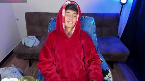 Snapshot of midnight07_ chatting on 01-17-25, 03:34 Blue online show from 01-17-25, 03:34