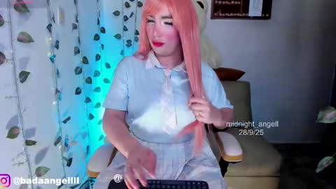 Snapshot of midnight_angell chatting on 09-29-25, 12:27 online show from 09-29-25, 12:27