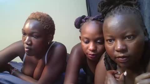 Snapshot of midnight_curves chatting on 04-11-26, 12:04 midnight_curves online show from 04-11-26, 12:04