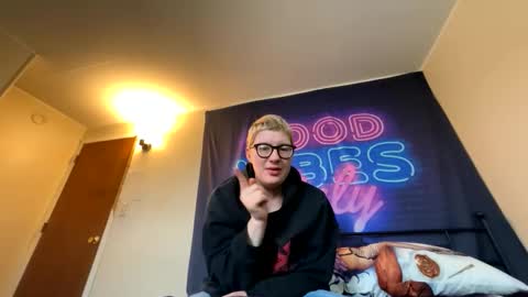 midnightmochi2 online show from 04-24-26, 11:18