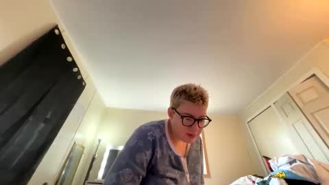 midnightmochi2 online show from 04-26-26, 01:53