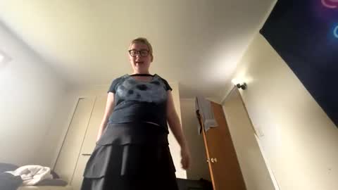 midnightmochi2 online show from 04-28-26, 07:19