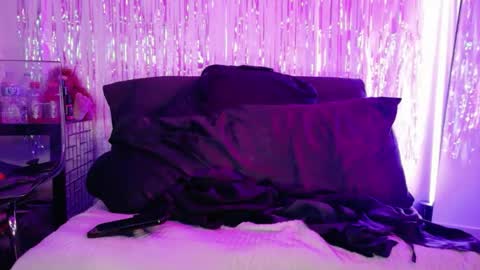 Snapshot of midnightrose11 chatting on 06-17-26, 07:55 Midnightrose online show from 06-17-26, 07:55