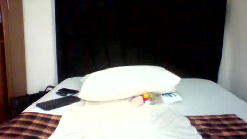Snapshot of midnighttease_25 chatting on 07-08-26, 03:33 midnight online show from 07-08-26, 03:33