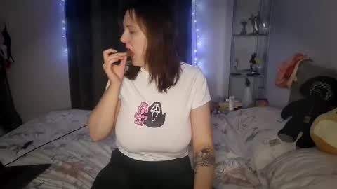 Snapshot of midnightwitchx chatting on 11-03-25, 02:51 Midnight online show from 11-03-25, 02:51