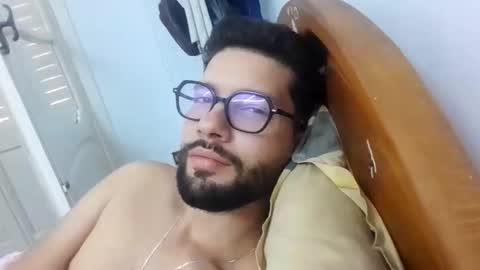 Snapshot of midoumas1 chatting on 10-04-25, 03:54 Sam online show from 10-04-25, 03:54