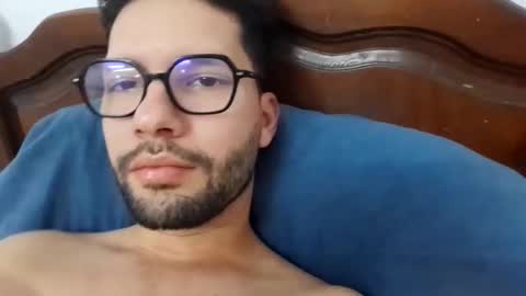 Snapshot of midoumas1 chatting on 10-18-25, 02:40 Sam online show from 10-18-25, 02:40