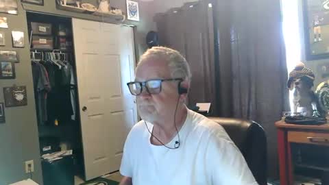 Snapshot of midwestdad09 chatting on 05-31-26, 06:53 midwestdad09 online show from 05-31-26, 06:53