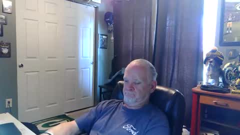 Snapshot of midwestdad09 chatting on 06-06-26, 06:23 midwestdad09 online show from 06-06-26, 06:23