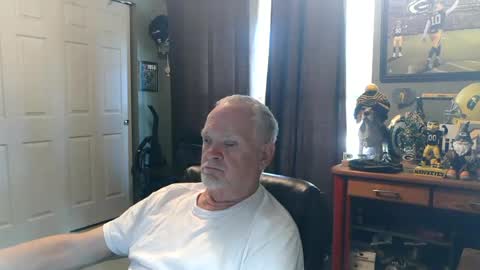 Snapshot of midwestdad09 chatting on 06-29-26, 11:27 midwestdad09 online show from 06-29-26, 11:27