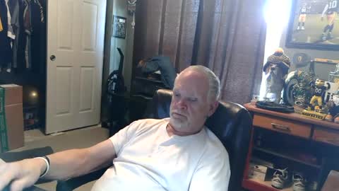 Snapshot of midwestdad09 chatting on 07-09-26, 06:23 midwestdad09 online show from 07-09-26, 06:23