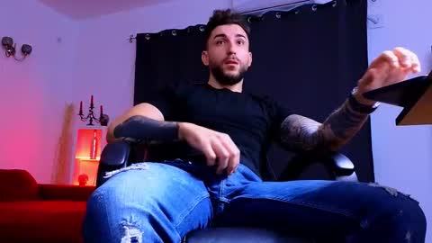 MightyAaron online show from 11-12-25, 05:52