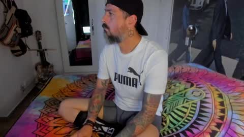 Snapshot of miguel_angeel_ chatting on 05-16-26, 01:32 Miguel Angel online show from 05-16-26, 01:32