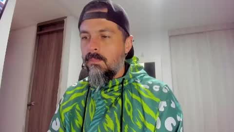 Snapshot of miguel_angeel_ chatting on 05-18-26, 02:12 Miguel Angel online show from 05-18-26, 02:12