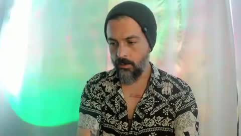 Snapshot of miguel_angeel_ chatting on 06-11-26, 05:00 Miguel Angel online show from 06-11-26, 05:00