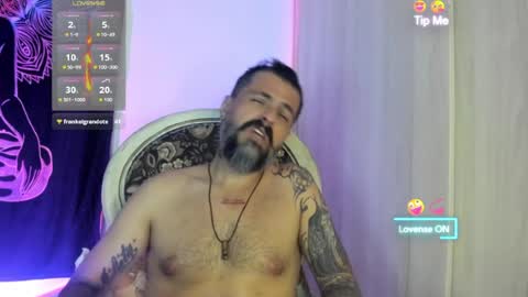 Snapshot of miguel_angeel_ chatting on 07-17-26, 05:14 Miguel Angel online show from 07-17-26, 05:14