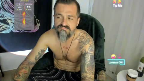 Snapshot of miguel_angeel_ chatting on 07-20-26, 01:09 Miguel Angel online show from 07-20-26, 01:09