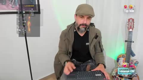 Snapshot of miguel_angeel_ chatting on 08-03-26, 04:55 Miguel Angel online show from 08-03-26, 04:55