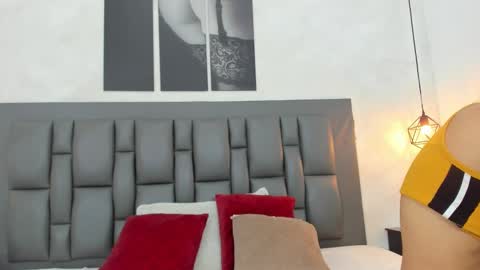 Mia  online show from 01-15-25, 04:11