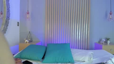 Mia online show from 02-13-26, 11:28