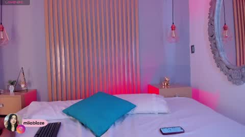 Snapshot of miia_blaze chatting on 06-12-26, 11:31 Mia online show from 06-12-26, 11:31