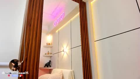    online show from 10-23-25, 01:32