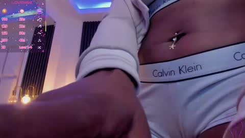 Miia Schwarz  online show from 11-23-25, 11:21