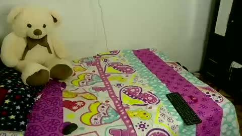 Snapshot of miia_smiith_0 chatting on 06-12-26, 12:20 miia_smiith_0 online show from 06-12-26, 12:20