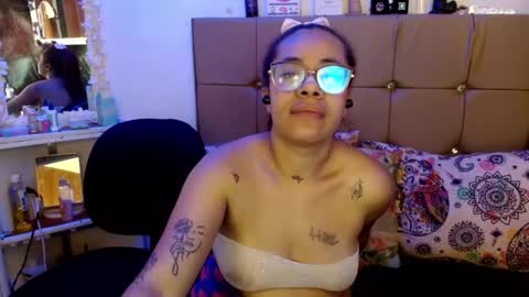 Snapshot of miia_spencer_ chatting on 03-08-25, 01:03 miia online show from 03-08-25, 01:03